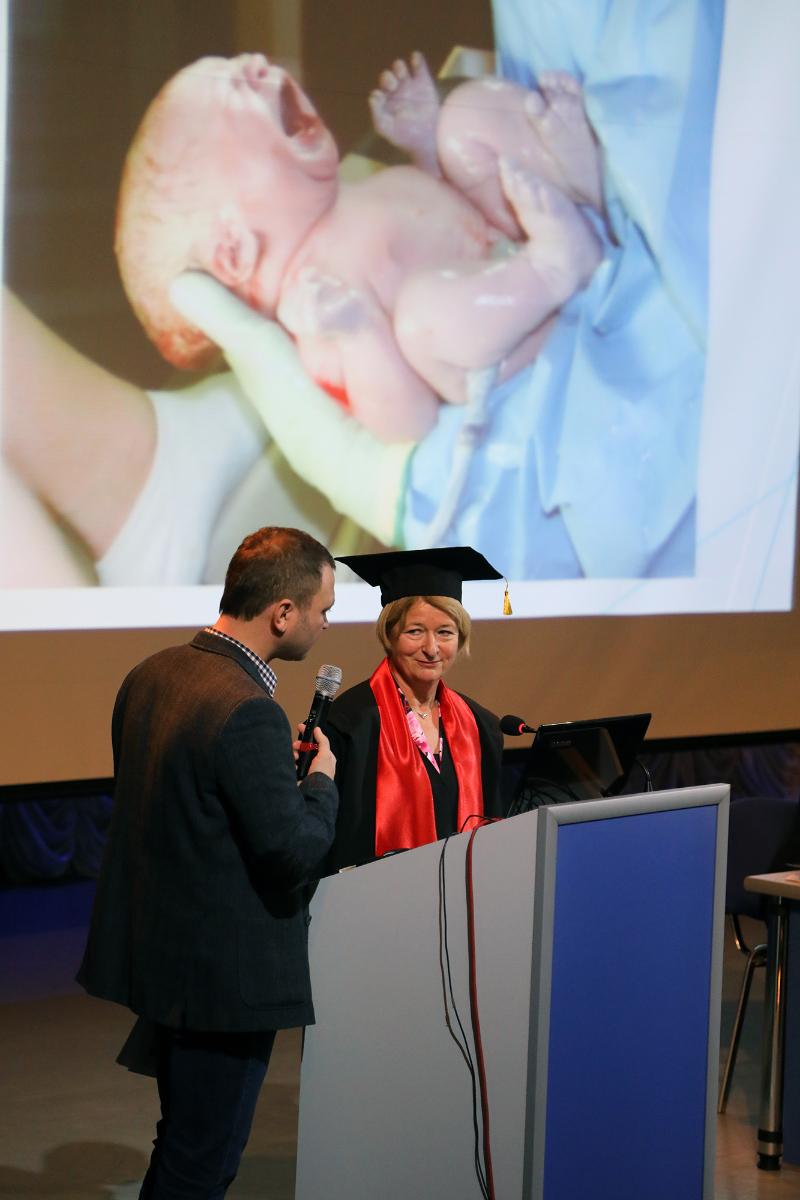 Anne Husebekk holdt forelesning om egen forskning som er knyttet til foster- og nyfødthelse. 